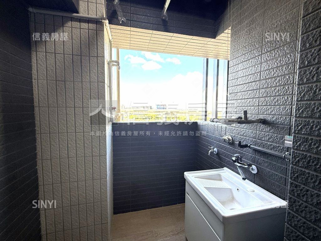 文化國小康晶硯三房車位房屋室內格局與周邊環境