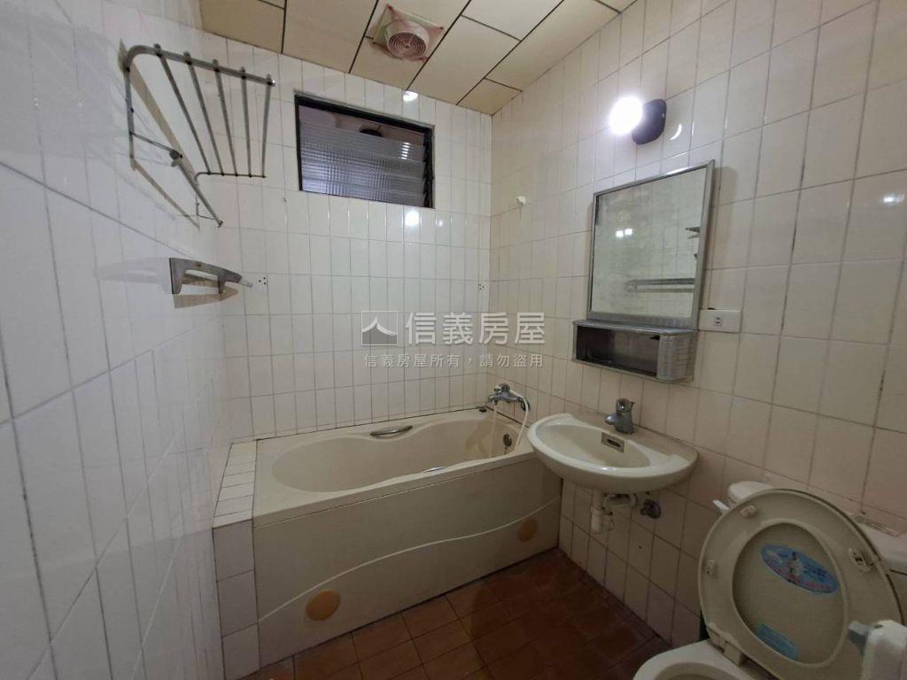 近園道三樓三房通風公寓房屋室內格局與周邊環境