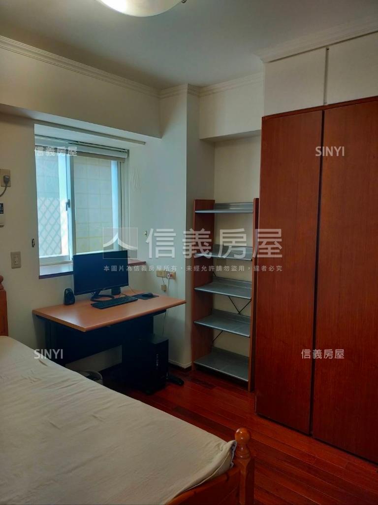 新生南京頂樓邊間華廈房屋室內格局與周邊環境