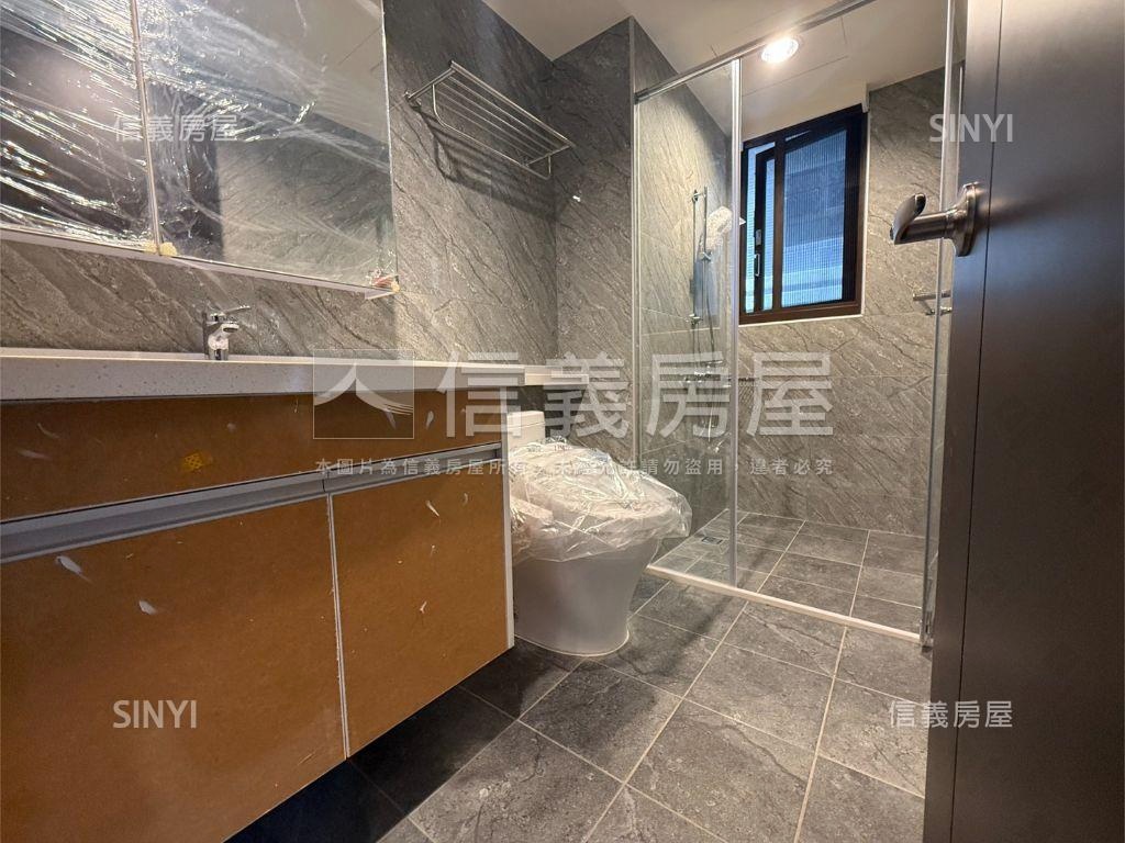 首購˙皇普兩房平車邊間戶房屋室內格局與周邊環境