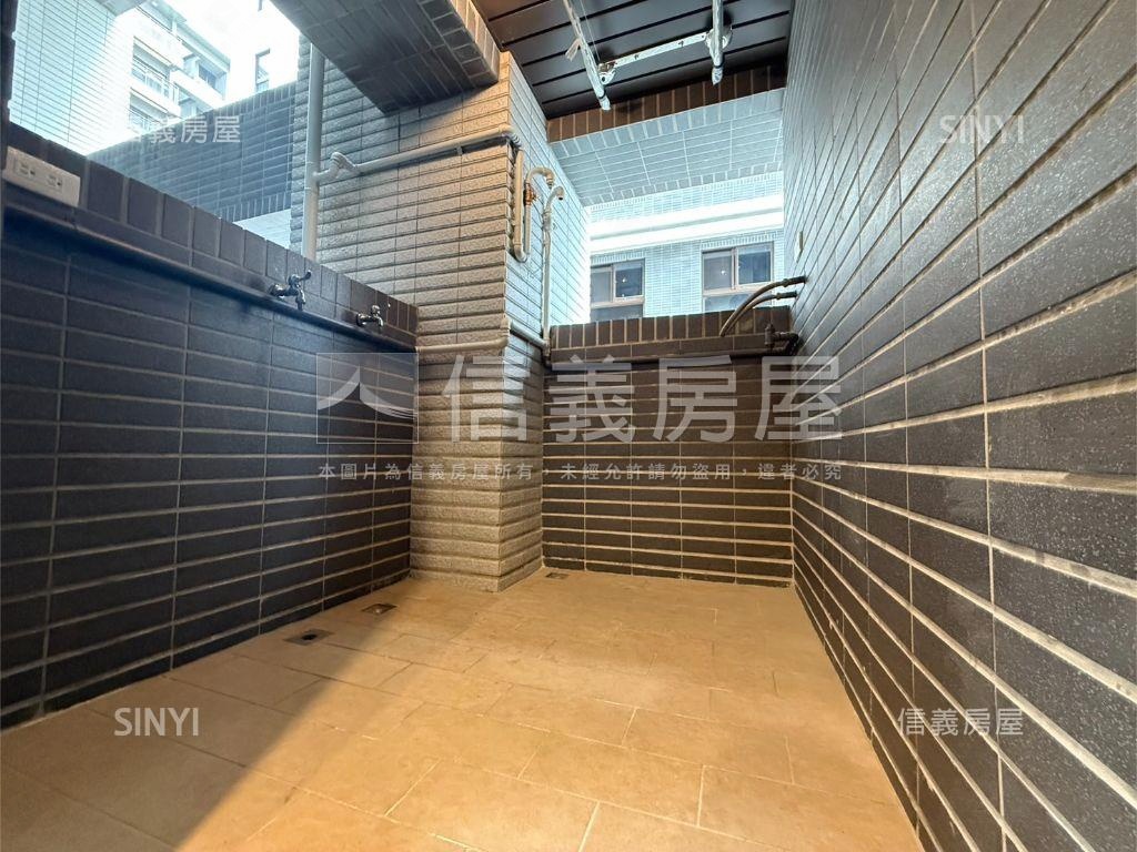 首購˙皇普兩房平車邊間戶房屋室內格局與周邊環境