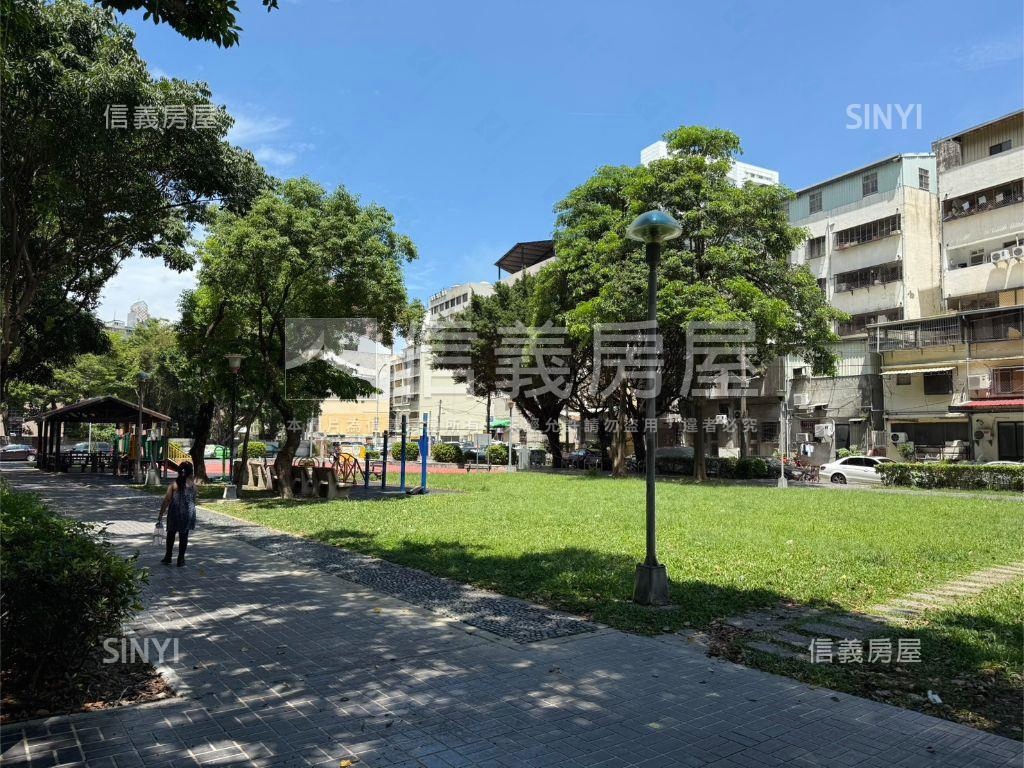 首購˙皇普兩房平車邊間戶房屋室內格局與周邊環境