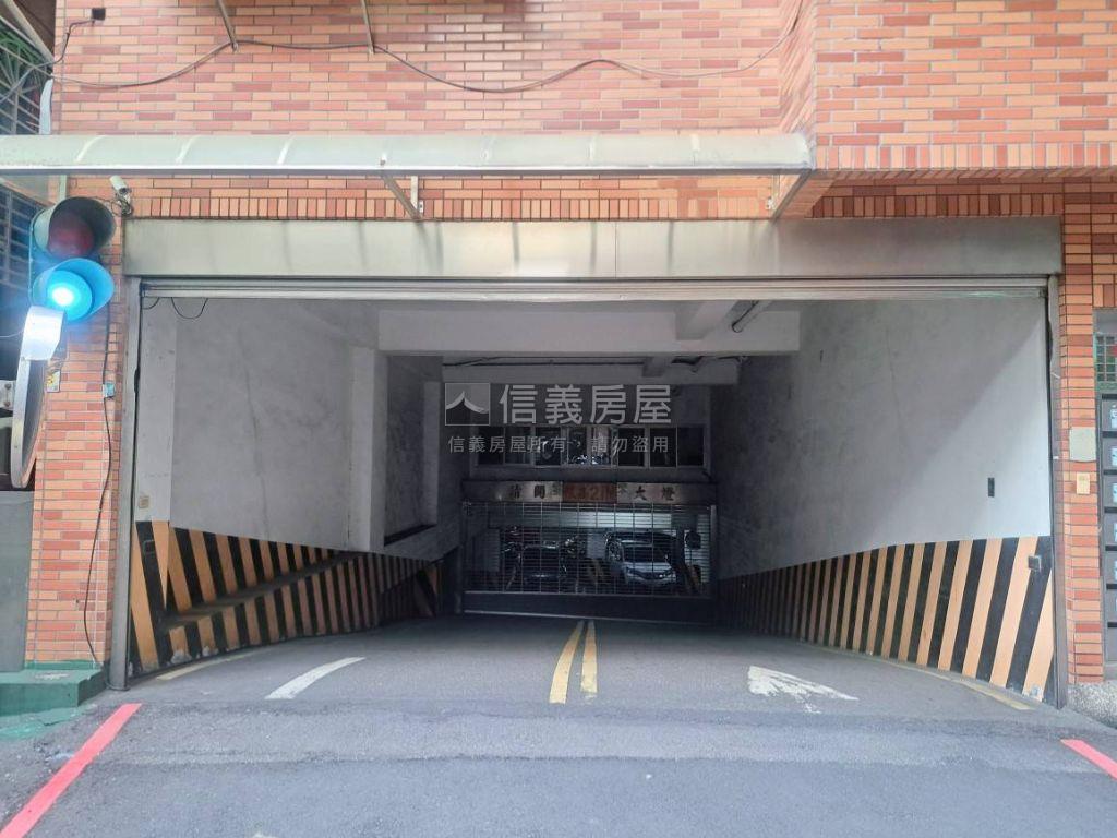 五華特區前後陽台珍稀三房房屋室內格局與周邊環境