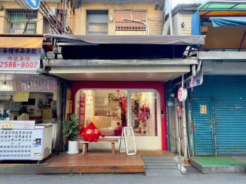 校園旁市場金店面