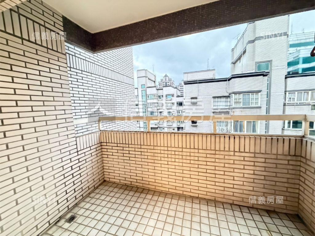 近未來捷運Ｇ１０三房車位房屋室內格局與周邊環境