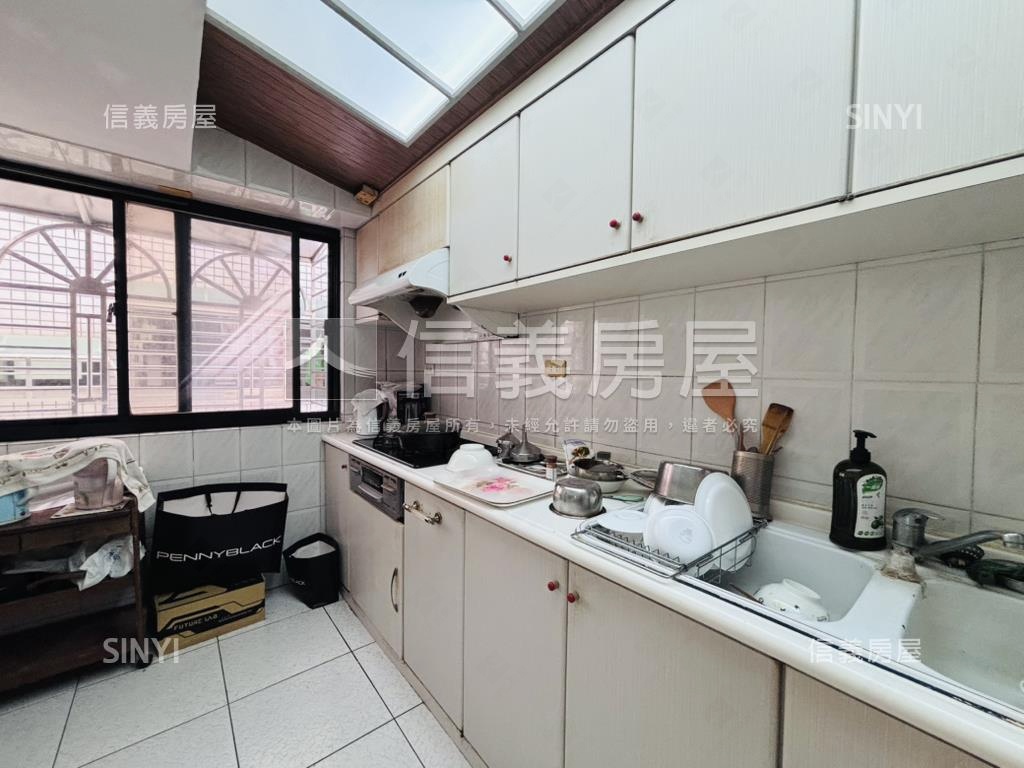 林富街。景觀四房雙平車房屋室內格局與周邊環境