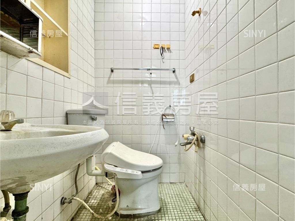 左營果貿好入手四房房屋室內格局與周邊環境
