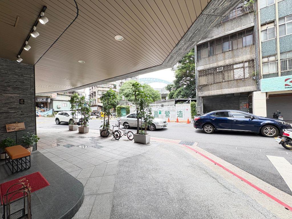 古亭新落成三角窗店面房屋室內格局與周邊環境