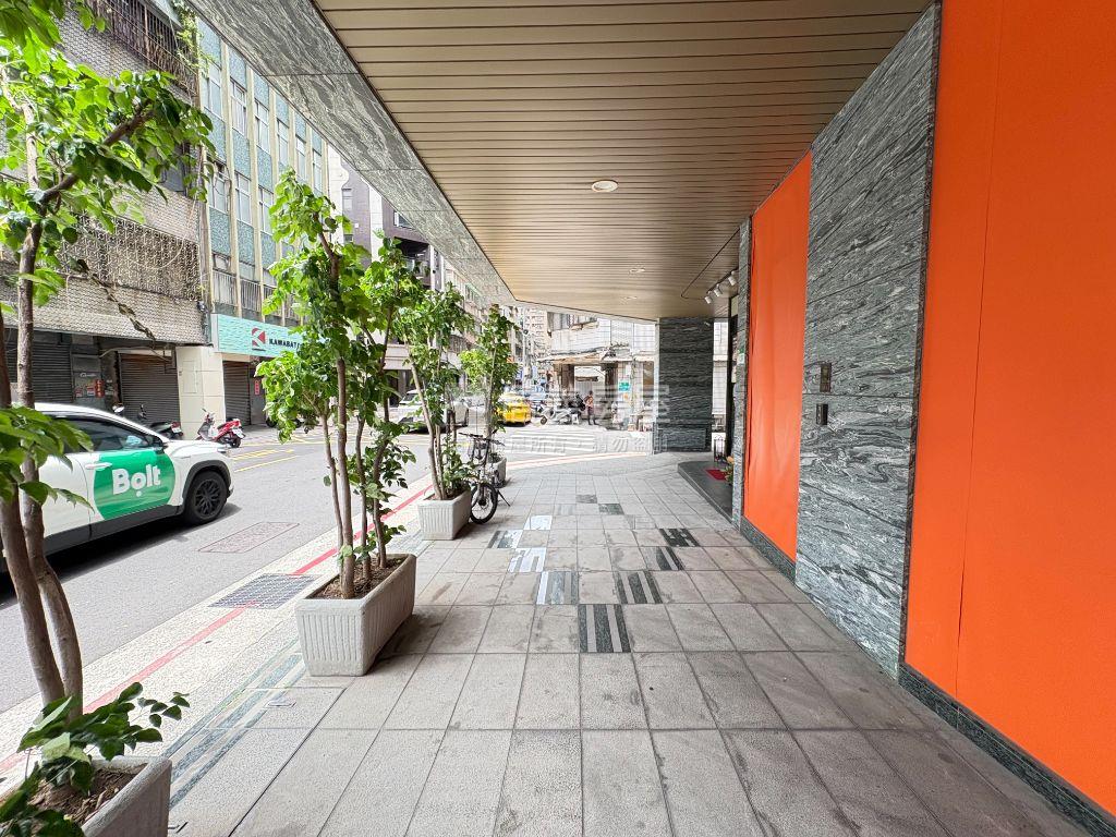 古亭新落成三角窗店面房屋室內格局與周邊環境