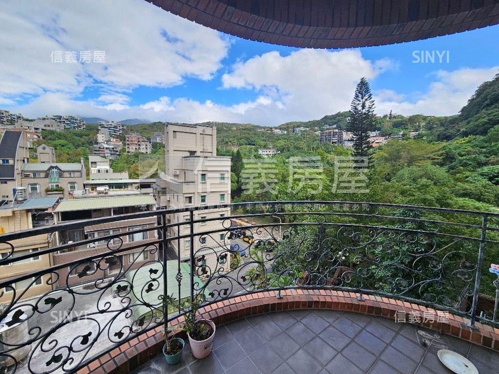 奇岩重劃區旁景觀４房車位房屋室內格局與周邊環境