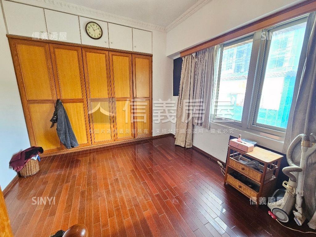 奇岩重劃區旁景觀４房車位房屋室內格局與周邊環境