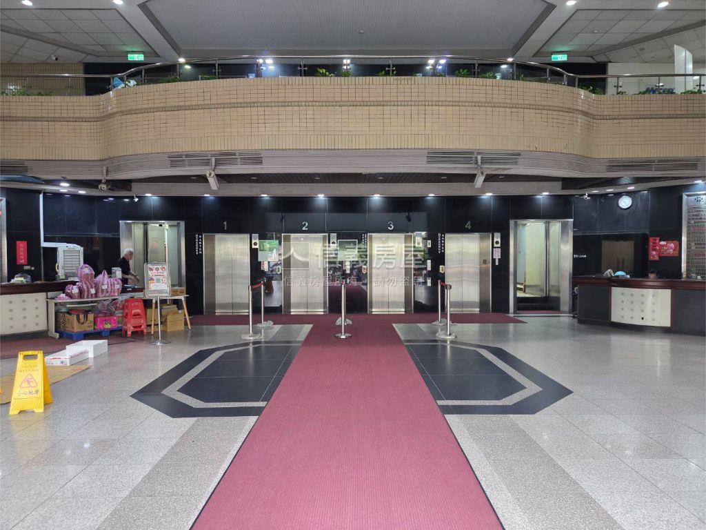 亞洲企業氣派辦公房屋室內格局與周邊環境