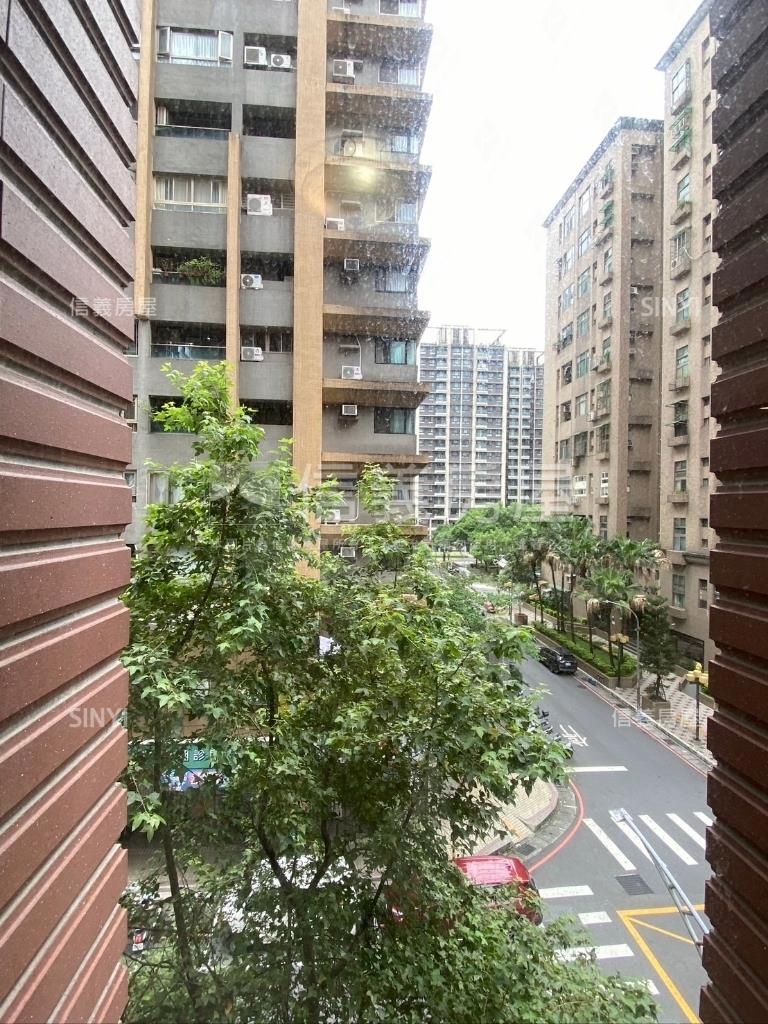 夢想Ａ４三房。車位可另購房屋室內格局與周邊環境