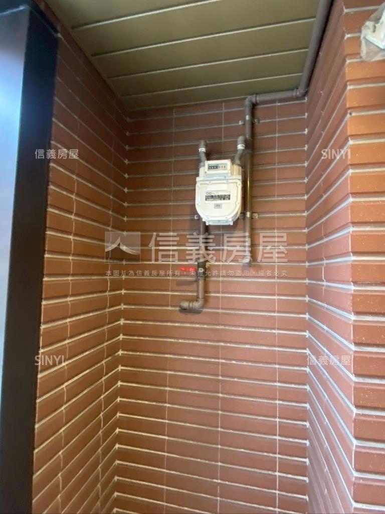 夢想Ａ４三房。車位可另購房屋室內格局與周邊環境