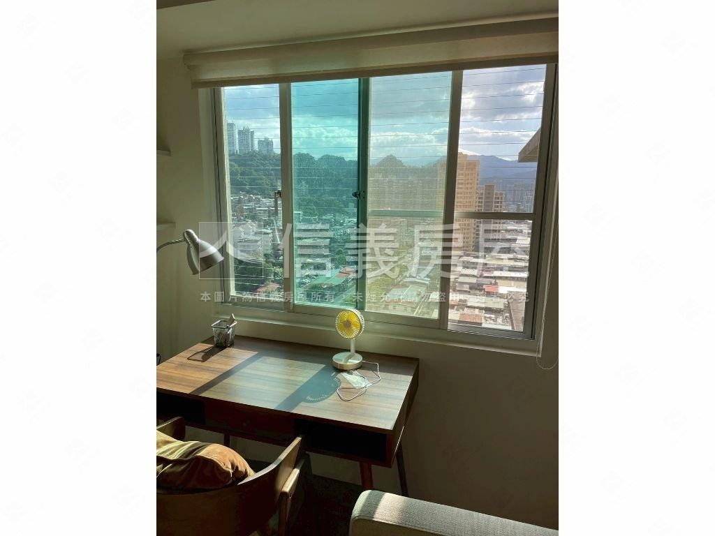 七張商圈高樓鋼骨２房房屋室內格局與周邊環境