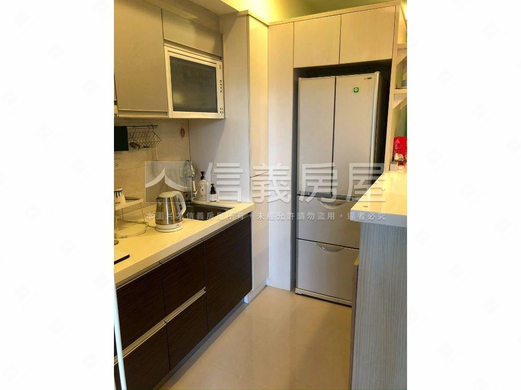 七張商圈高樓鋼骨２房房屋室內格局與周邊環境