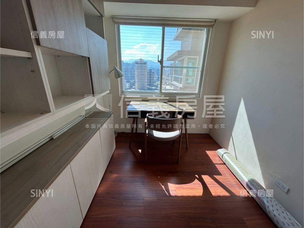 七張商圈高樓鋼骨２房房屋室內格局與周邊環境