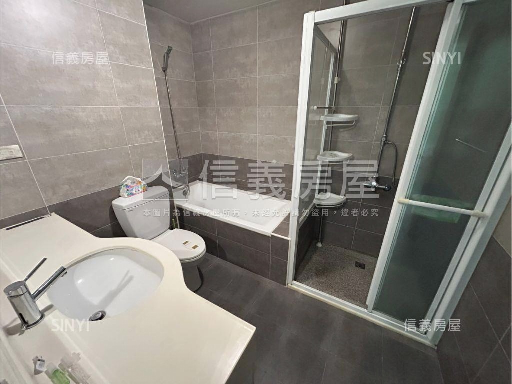 七張商圈高樓鋼骨２房房屋室內格局與周邊環境