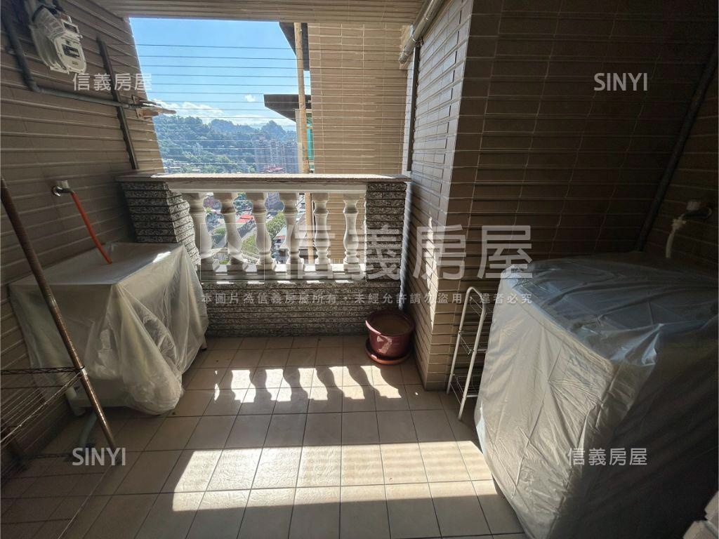 七張商圈高樓鋼骨２房房屋室內格局與周邊環境