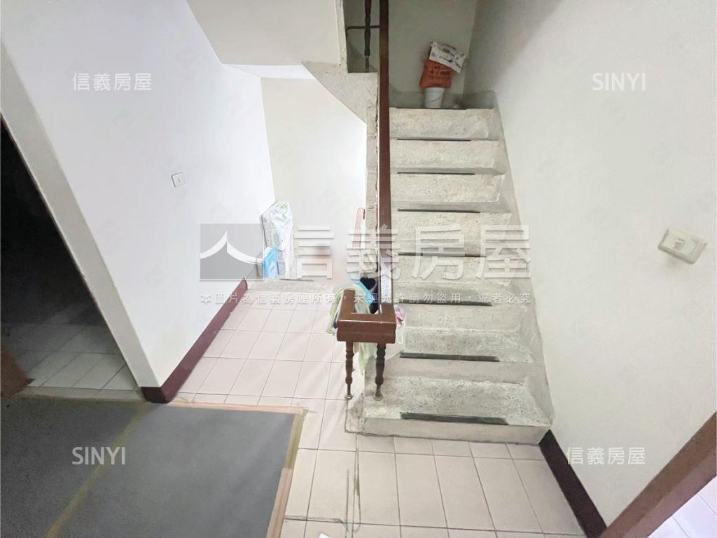 東榮路，臨路透天房屋室內格局與周邊環境