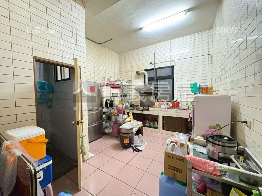 東榮路，臨路透天房屋室內格局與周邊環境