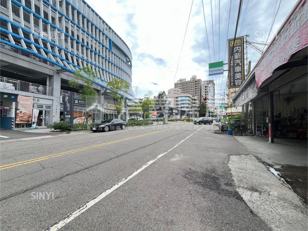東榮路，臨路透天房屋室內格局與周邊環境
