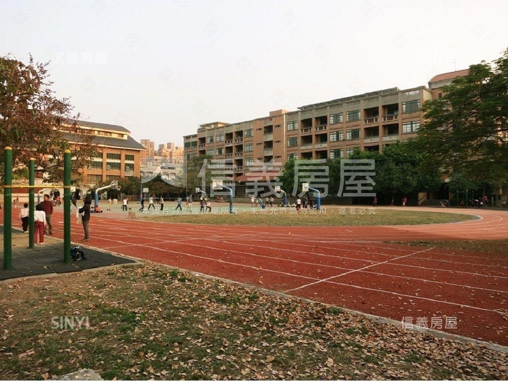 東榮路，臨路透天房屋室內格局與周邊環境