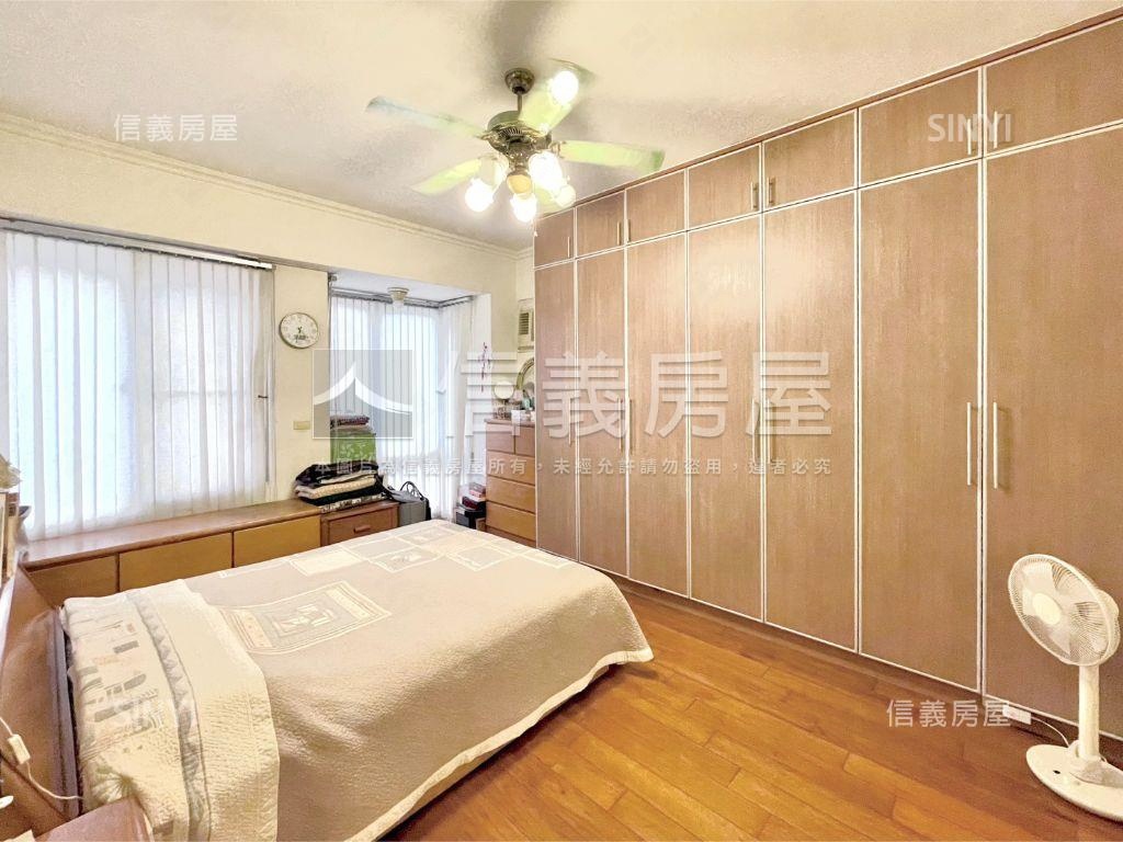 中央新村電梯三房平面車位房屋室內格局與周邊環境