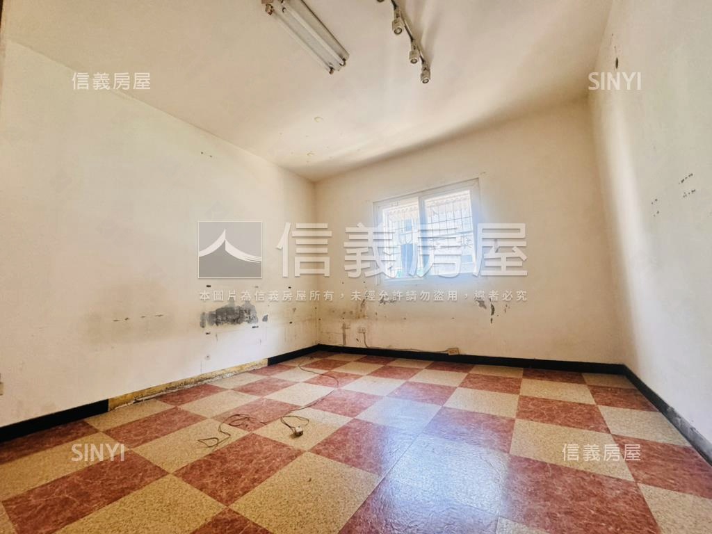 近碳佐麻里４樓寓房屋室內格局與周邊環境