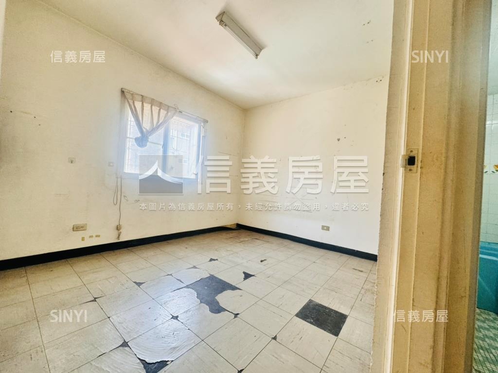 近碳佐麻里４樓寓房屋室內格局與周邊環境