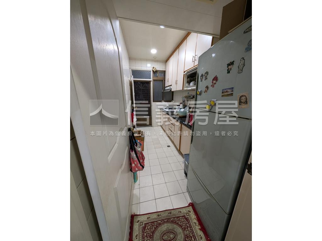 新店總站方正美寓有車位房屋室內格局與周邊環境
