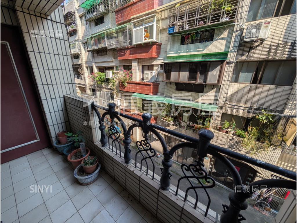 新店總站方正美寓有車位房屋室內格局與周邊環境