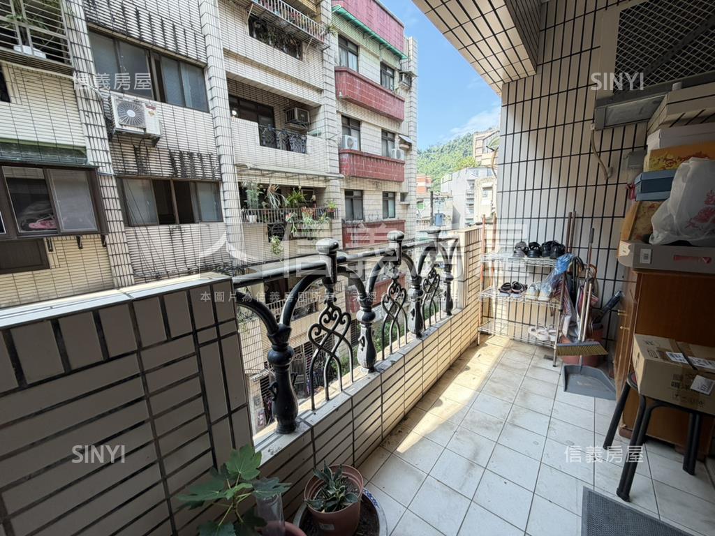 新店總站方正美寓有車位房屋室內格局與周邊環境