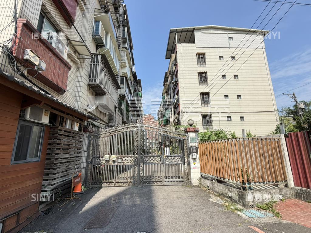 新店總站方正美寓有車位房屋室內格局與周邊環境