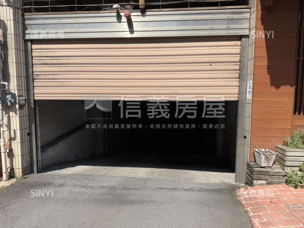 新店總站方正美寓有車位房屋室內格局與周邊環境