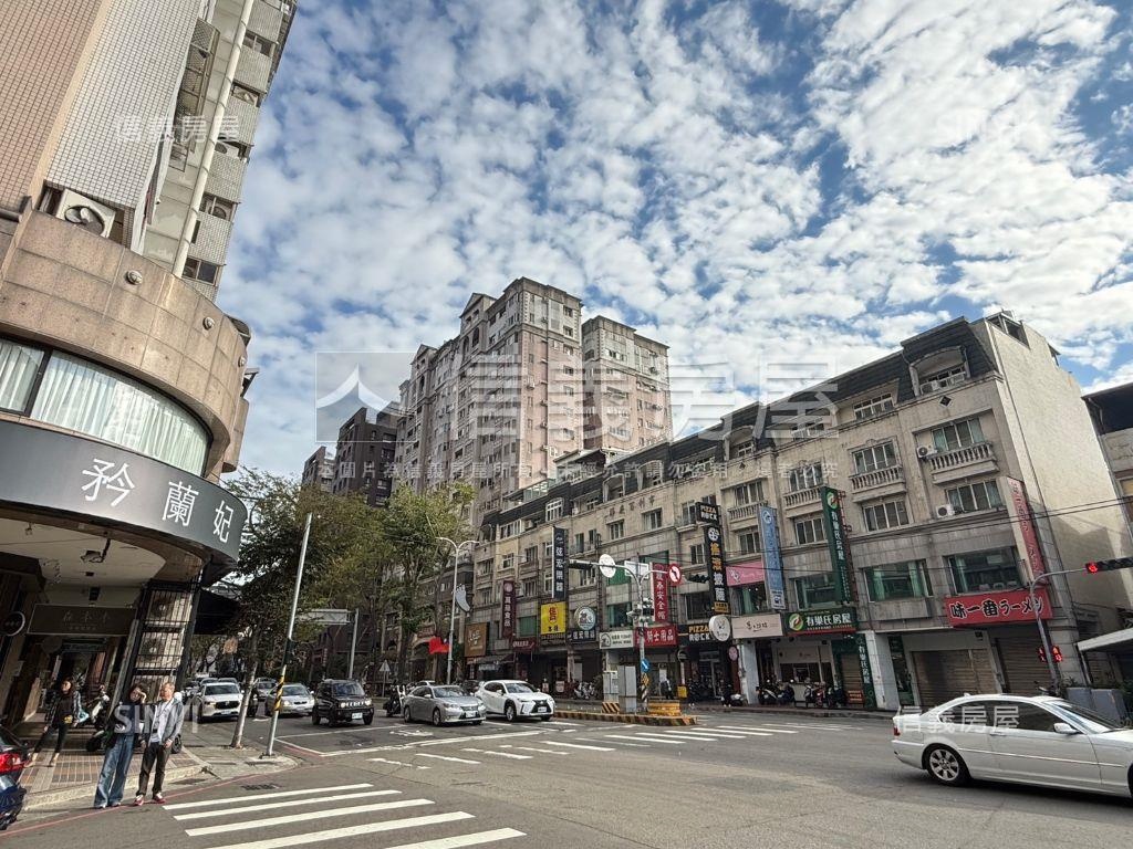 五權西路角間金店面房屋室內格局與周邊環境