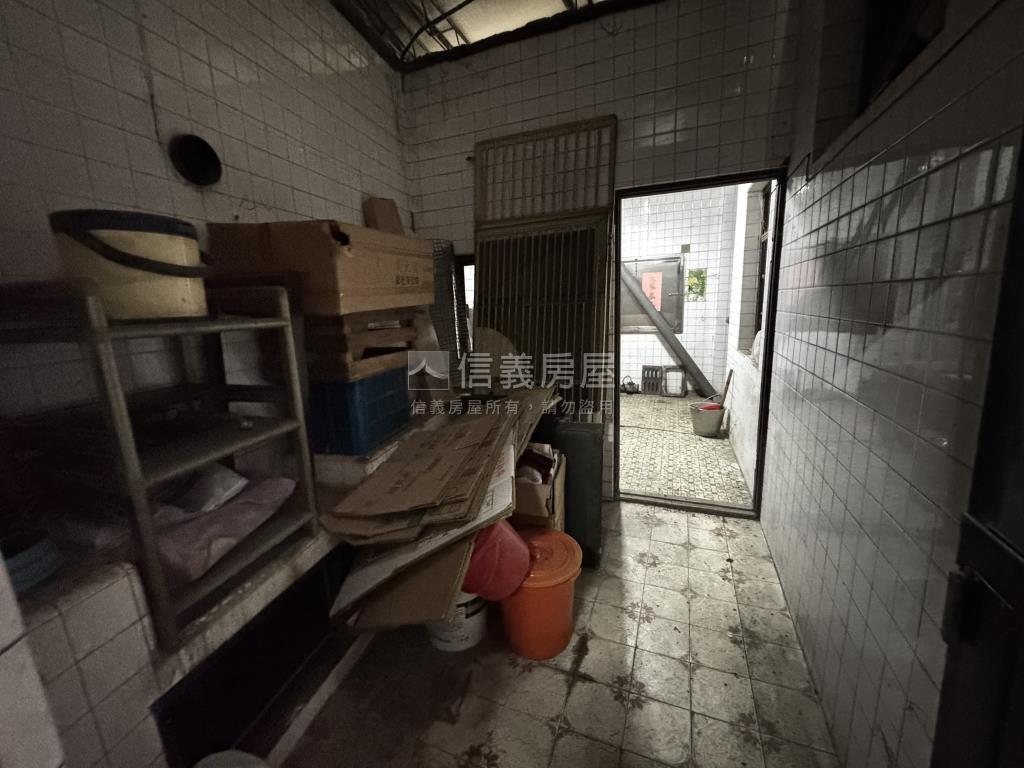 中興商圈旁臨路邊間透天房屋室內格局與周邊環境