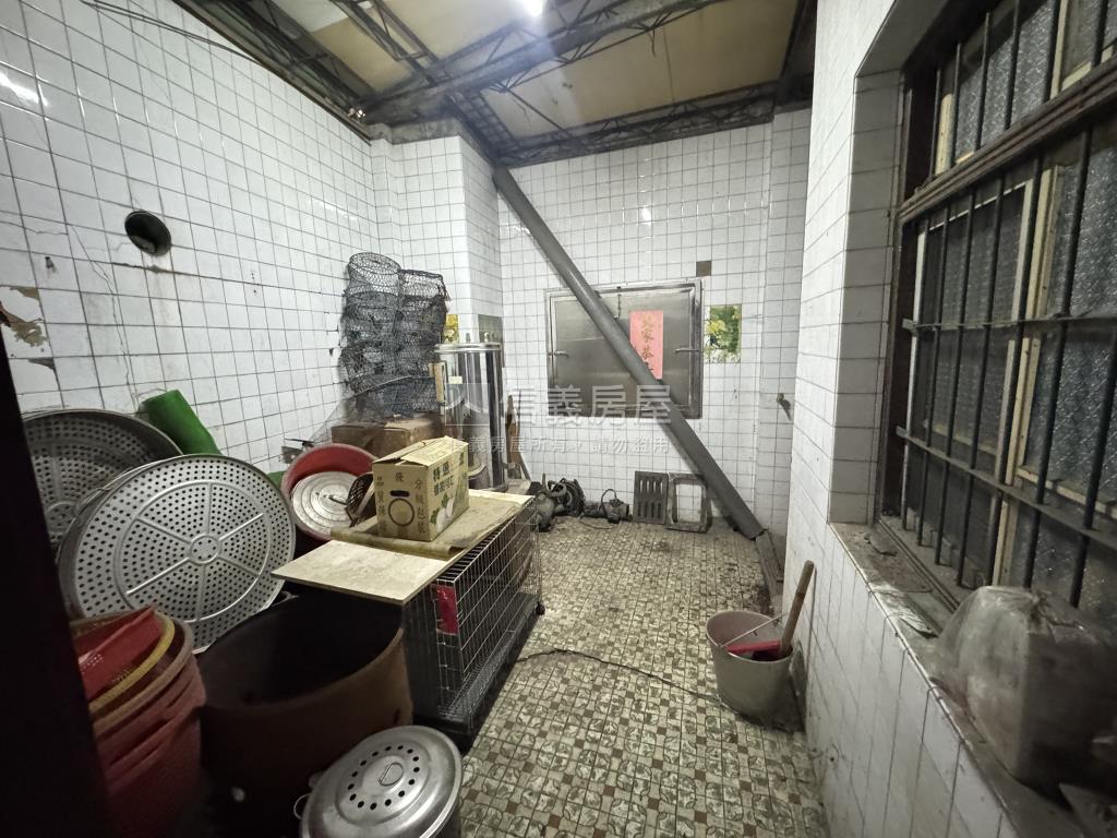中興商圈旁臨路邊間透天房屋室內格局與周邊環境