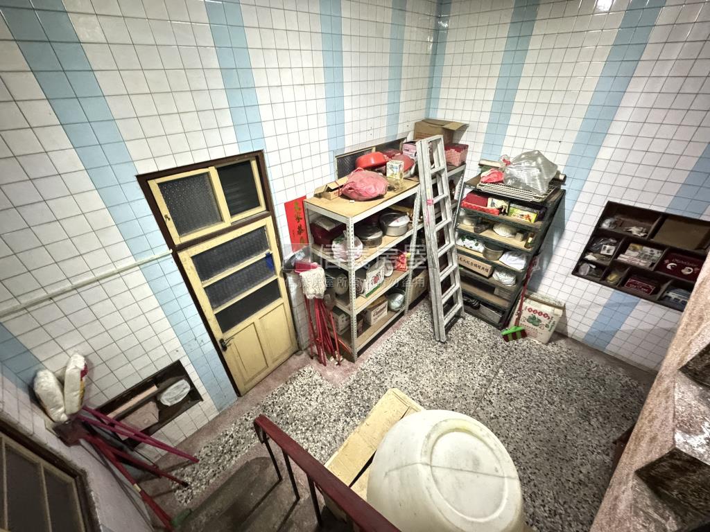 中興商圈旁臨路邊間透天房屋室內格局與周邊環境