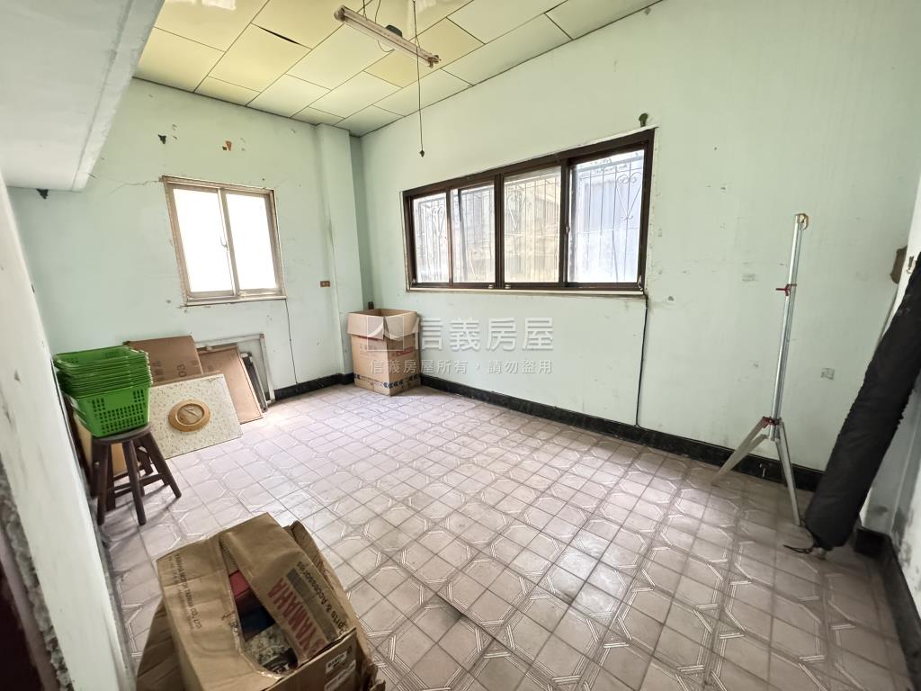 中興商圈旁臨路邊間透天房屋室內格局與周邊環境