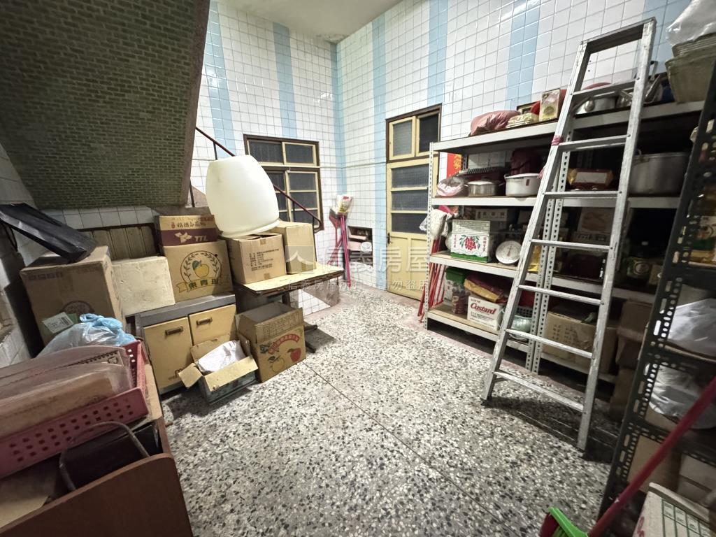 中興商圈旁臨路邊間透天房屋室內格局與周邊環境