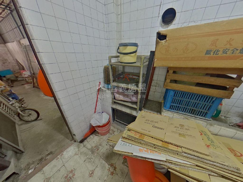 中興商圈旁臨路邊間透天房屋室內格局與周邊環境