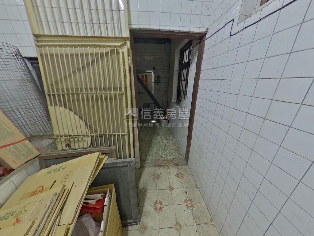 中興商圈旁臨路邊間透天房屋室內格局與周邊環境