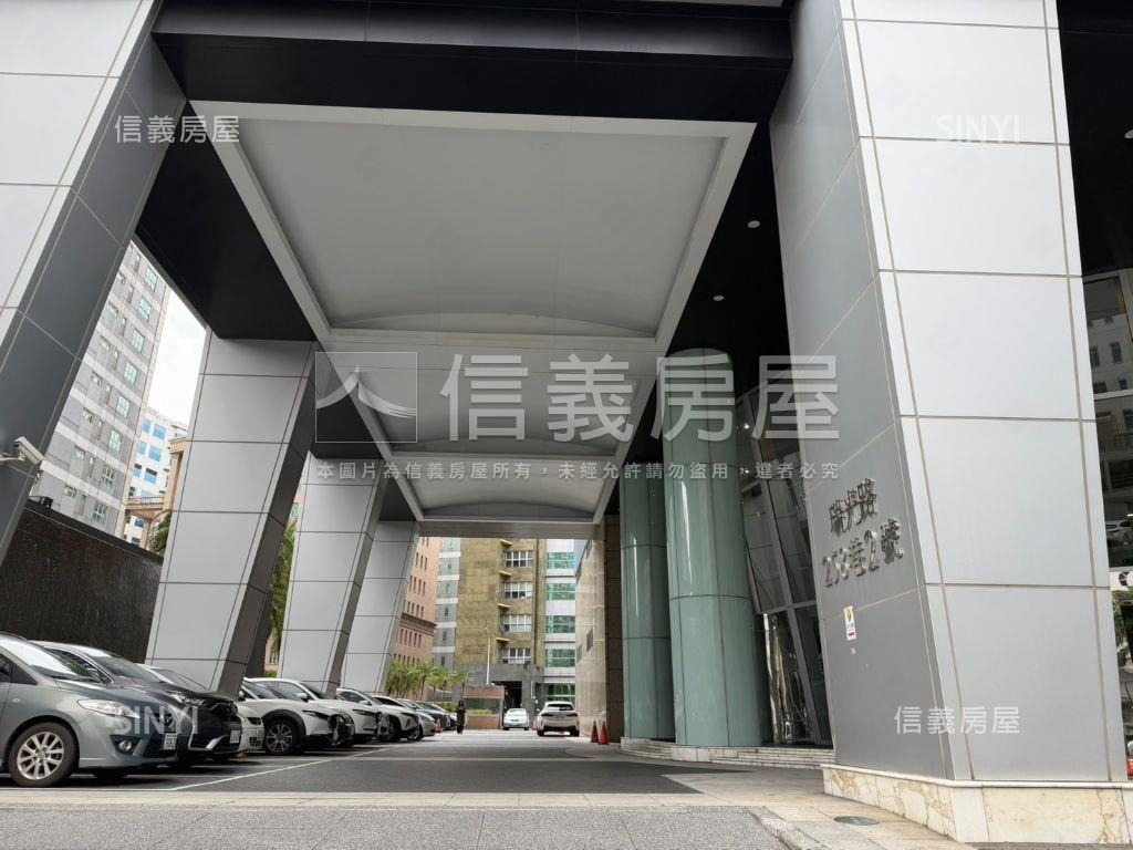 國美內科挑高店辦房屋室內格局與周邊環境