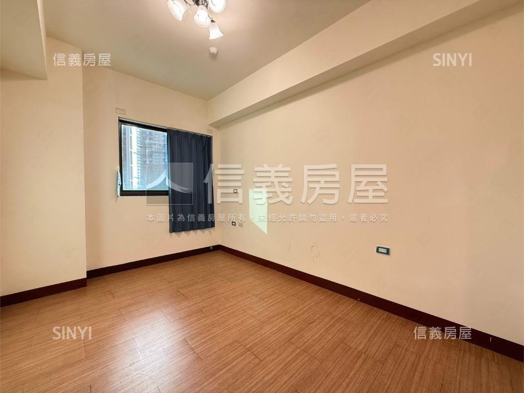 青埔新世紀特區四房雙車位房屋室內格局與周邊環境