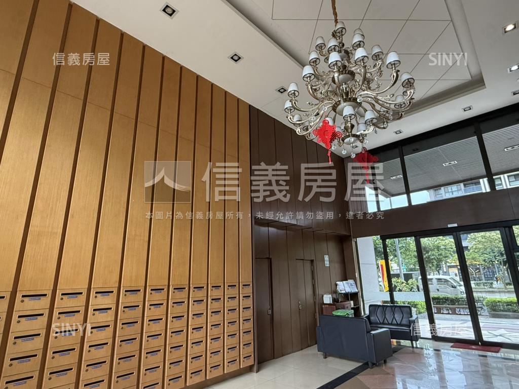 青埔新世紀特區四房雙車位房屋室內格局與周邊環境