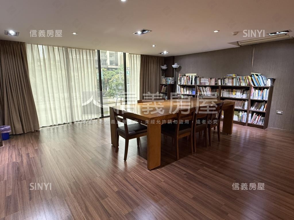 青埔新世紀特區四房雙車位房屋室內格局與周邊環境