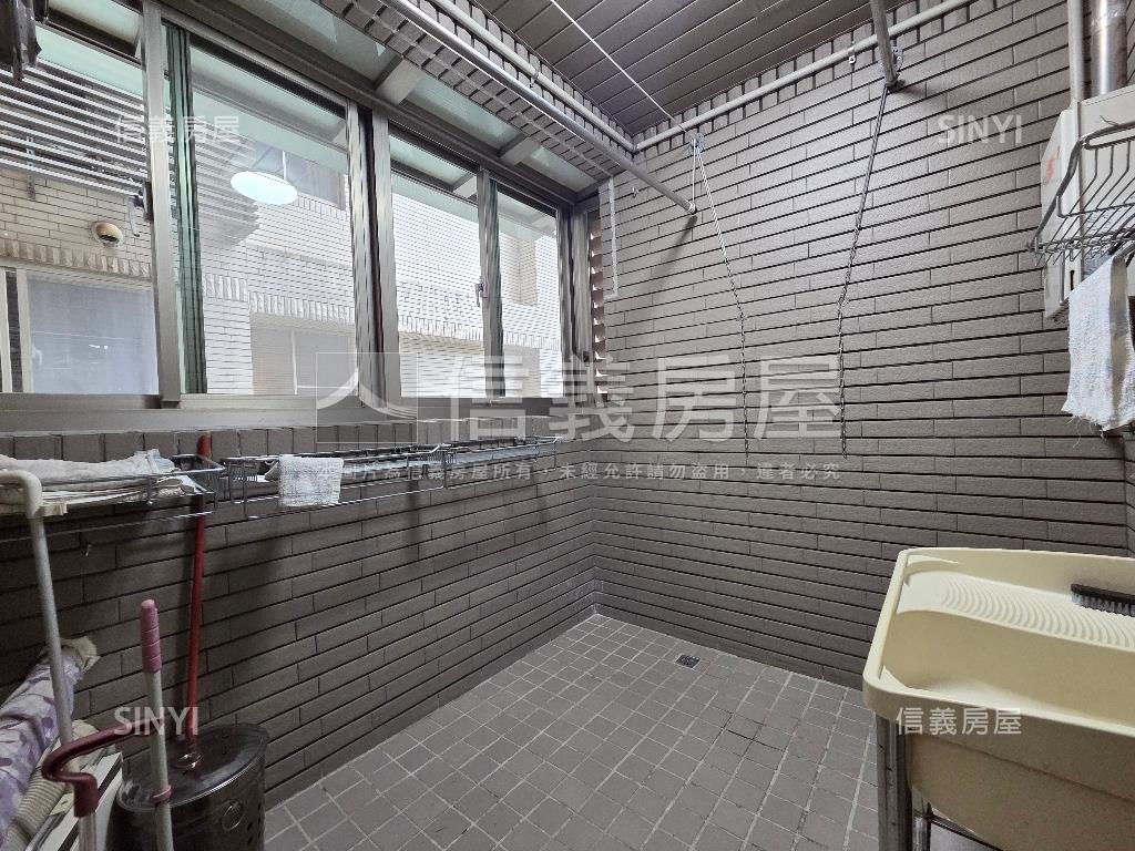 蔚藍香草３房。休息一下吧房屋室內格局與周邊環境