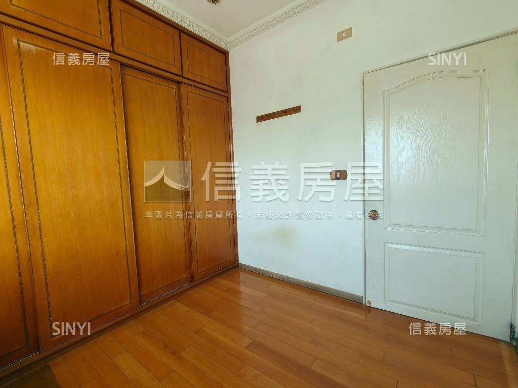 建工商圈四房平車房屋室內格局與周邊環境