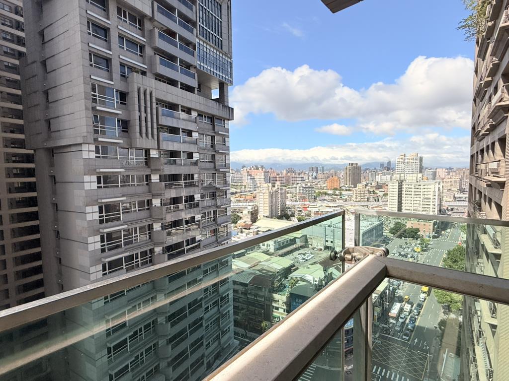 世界花園橋峰‧鋼骨制震宅房屋室內格局與周邊環境